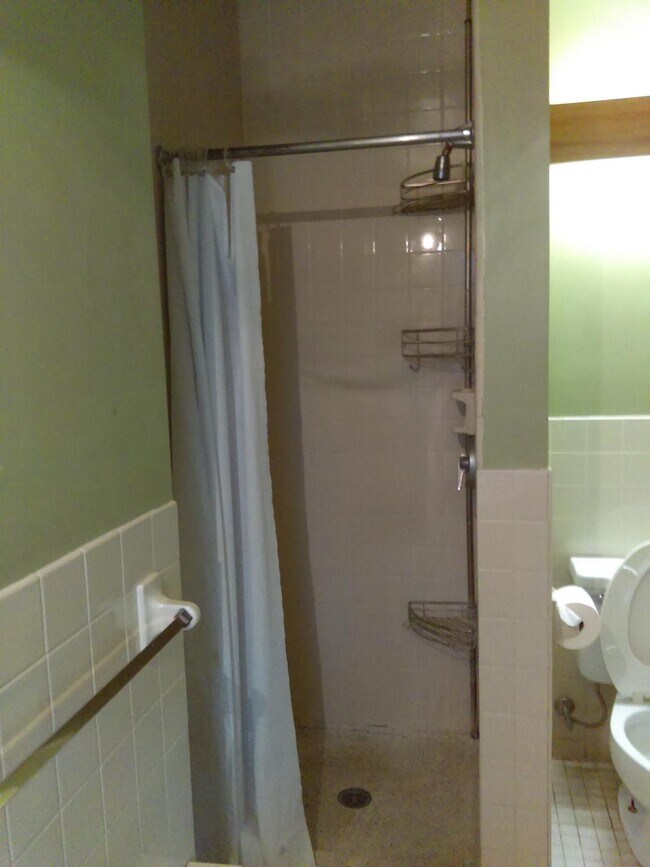 1 Bedroom Bathroom - 112 US Oval