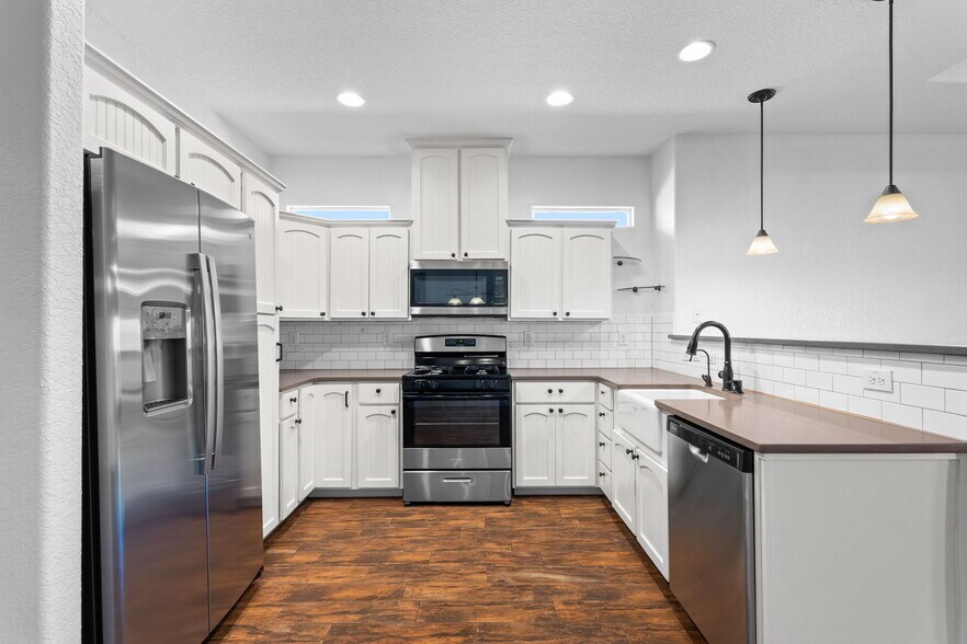 Building Photo - 7639 Eagle Ledge