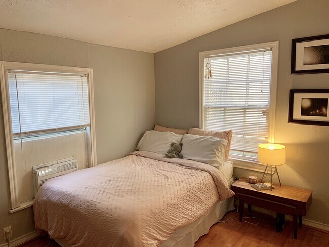 Building Photo - 822 Byrne St