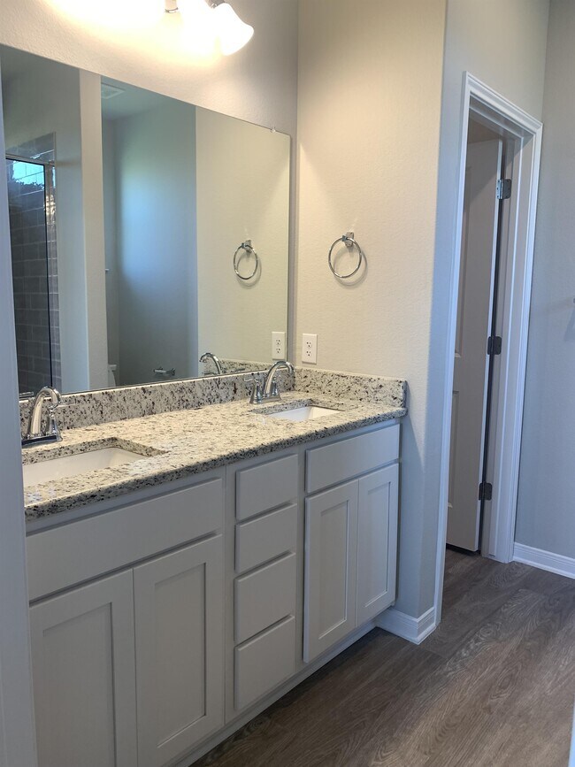 Building Photo - 1353 Aurora Grv Bnd