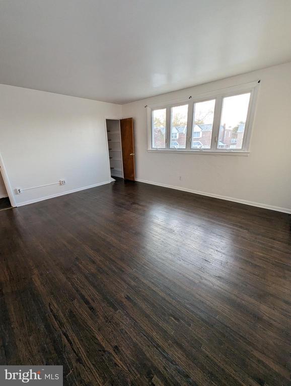 Building Photo - 910 Durard Rd