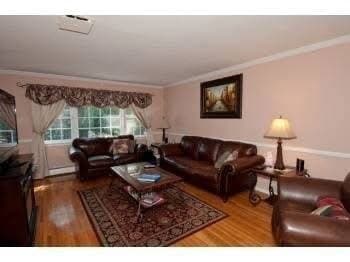 Building Photo - 305 Maplewood Rd