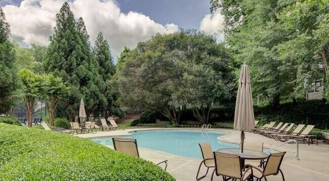 Building Photo - 803 Wynnes Ridge Cir SE