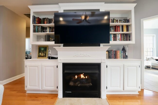 Building Photo - 1855 Beachforest Way