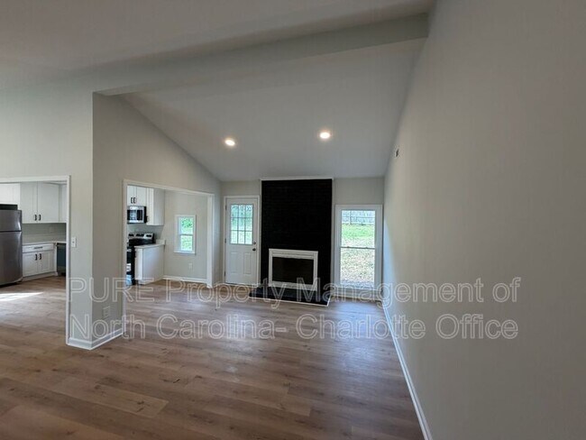 Building Photo - 1712 Blandford Dr