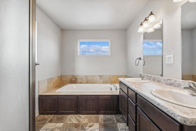 Building Photo - Adorable 3 bedroom. 2.5 bathTownhome in Columbia Falls