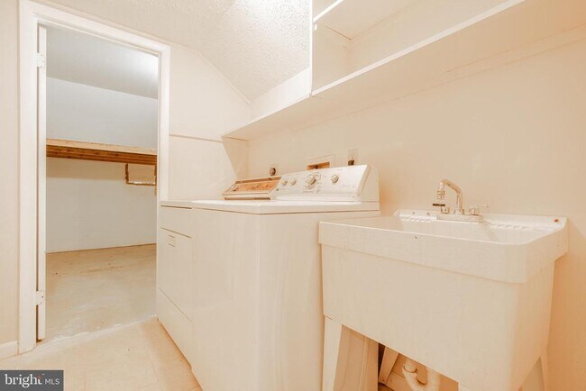 Building Photo - 7711 Shootingstar Dr