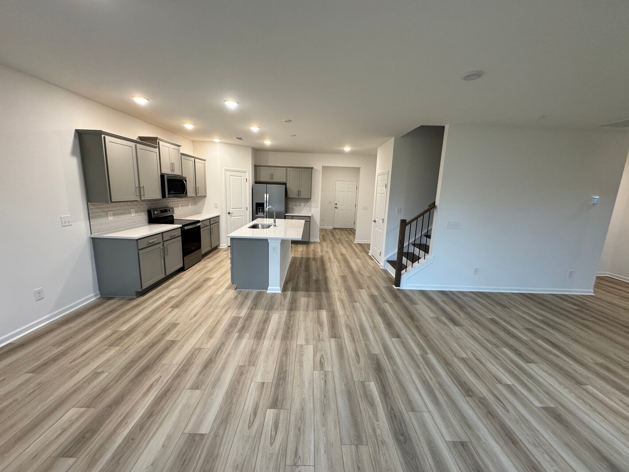 Building Photo - 484 Jet Stream Dr
