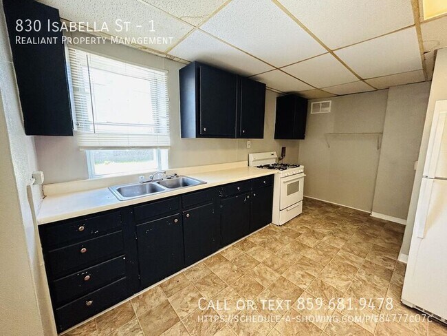 Building Photo - 830 Isabella St