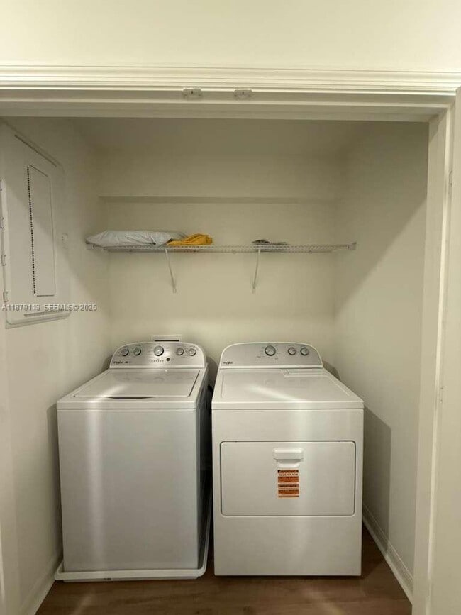 Building Photo - 410 Sequoia Dr