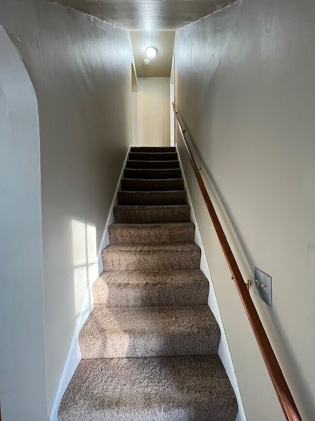 Building Photo - 125-131 Chase Rd