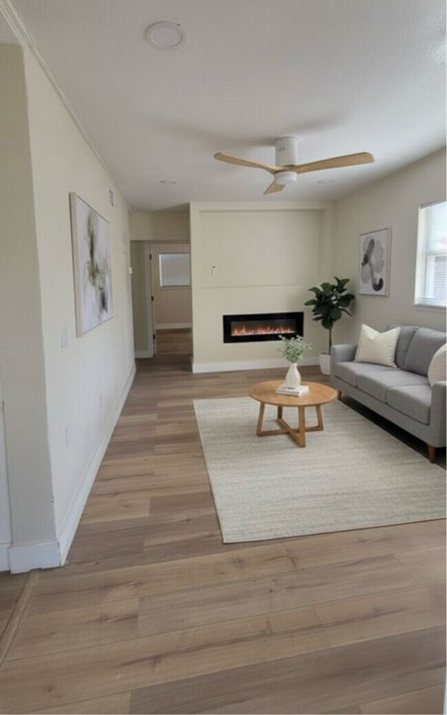 Building Photo - 1857 Brookview Dr S