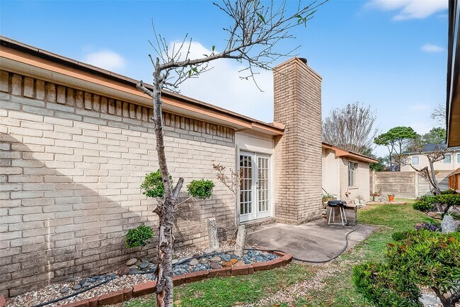 Building Photo - 8122 Sandy Glen Ln