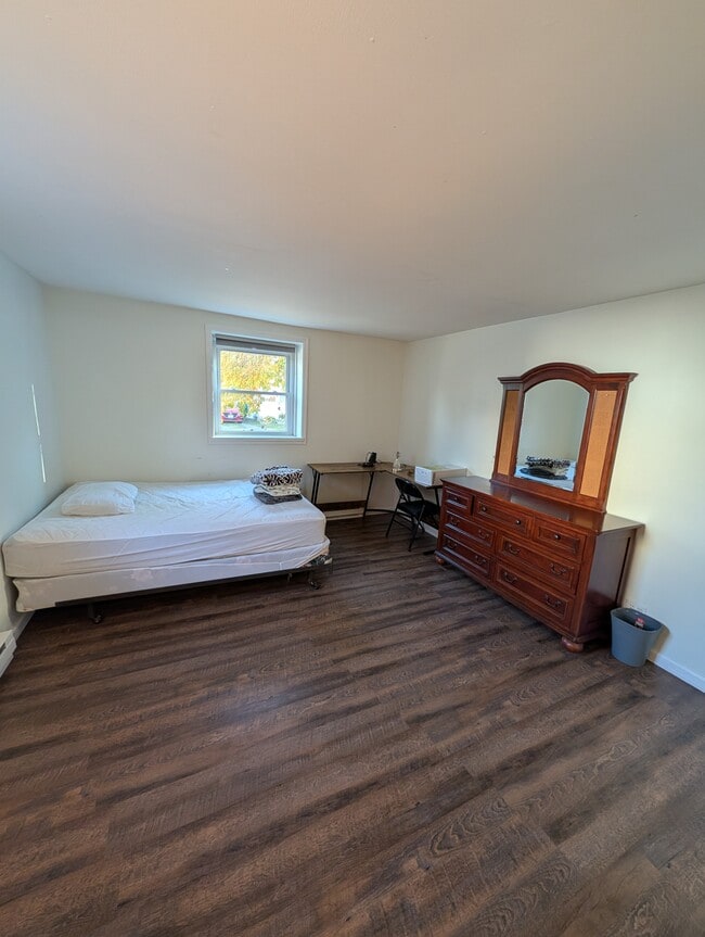 Building Photo - 13 W Market St