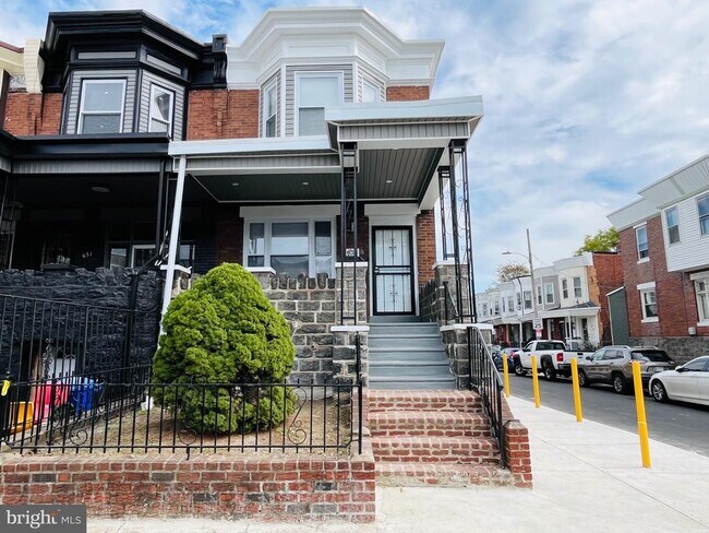 Building Photo - 633 S 57th St