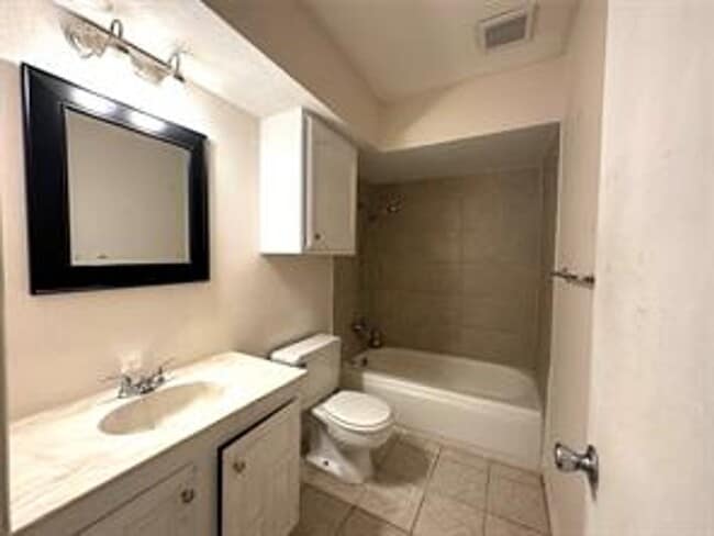 Building Photo - Great location in Plano! Ready beginning of Oct