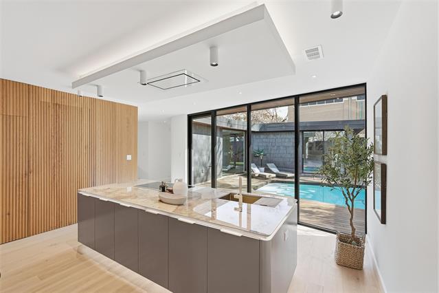 Building Photo - 6822 Victoria Ave