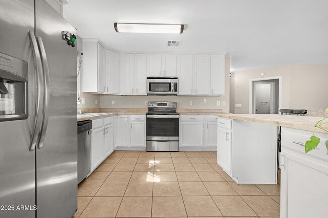 Building Photo - 23340 W Cocopah St