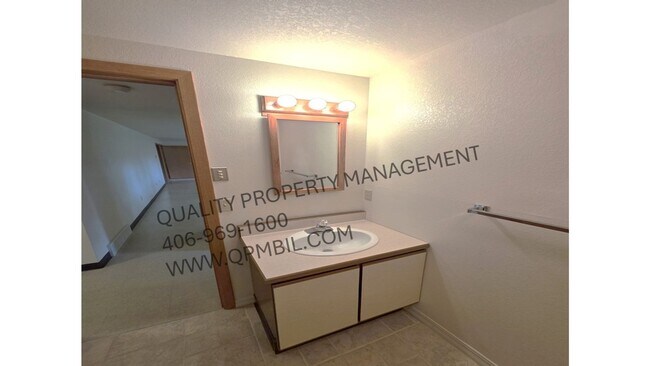 Building Photo - Spacious 4-bedroom, 3-bath home on West end Billings