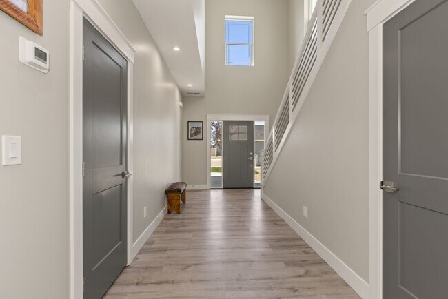 Building Photo - PROMO*** $1000 Off 1st Month of Rent -Beau...