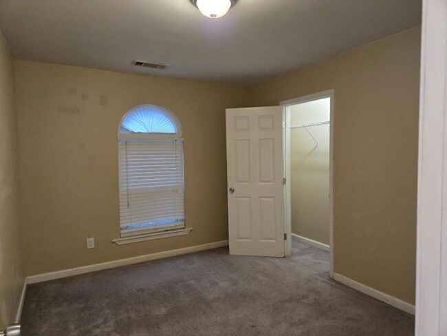 Building Photo - 460 Paxton Pl