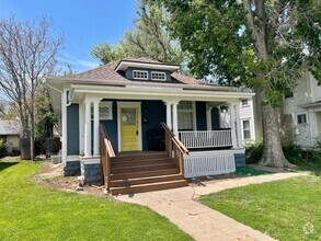 Building Photo - AVAILABLE NOW! Move-In Special! Half Off F...