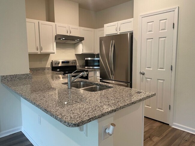 Building Photo - Beautiful 3/2.5 2023 Townhome Oakleaf