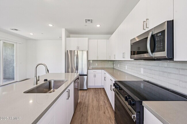 Building Photo - 2131 JENNIFER LYNN Way