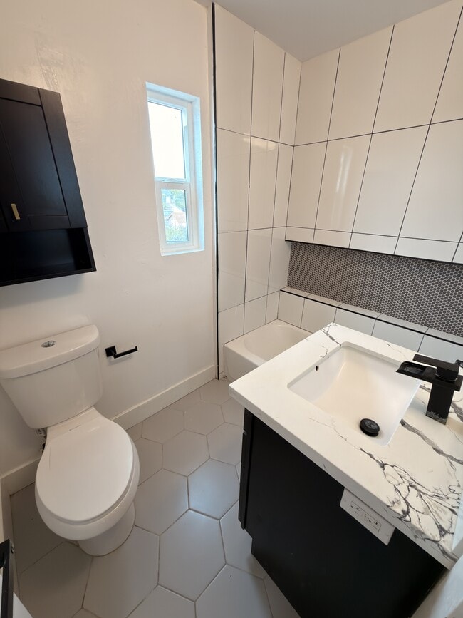 Building Photo - 5536 Encina Dr