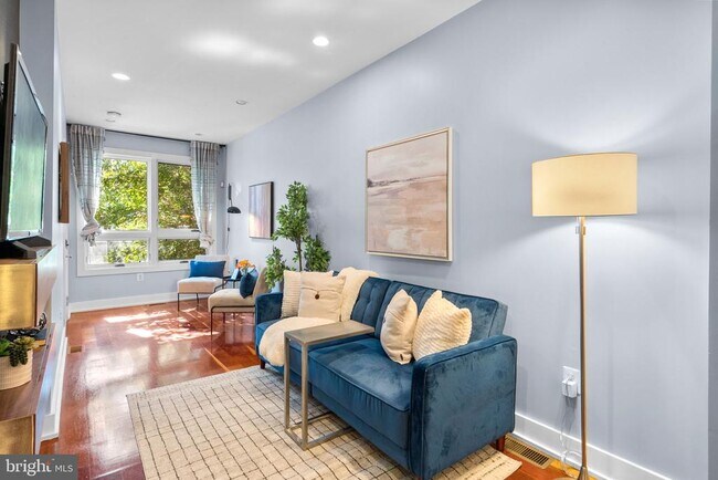 Building Photo - 747 Morton St NW