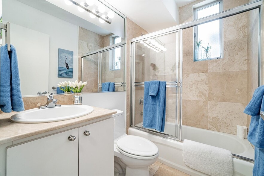 Building Photo - 1532 Drexel Ave