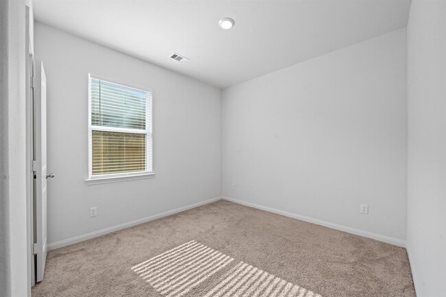 Building Photo - 569 Amberwood Pk Dr