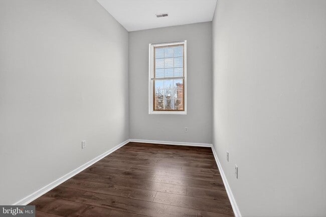 Building Photo - 1918 W Diamond St