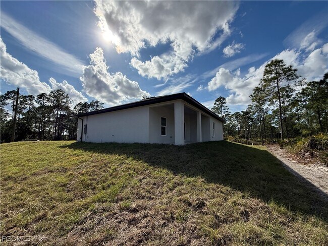 Building Photo - 1047 Hobart St