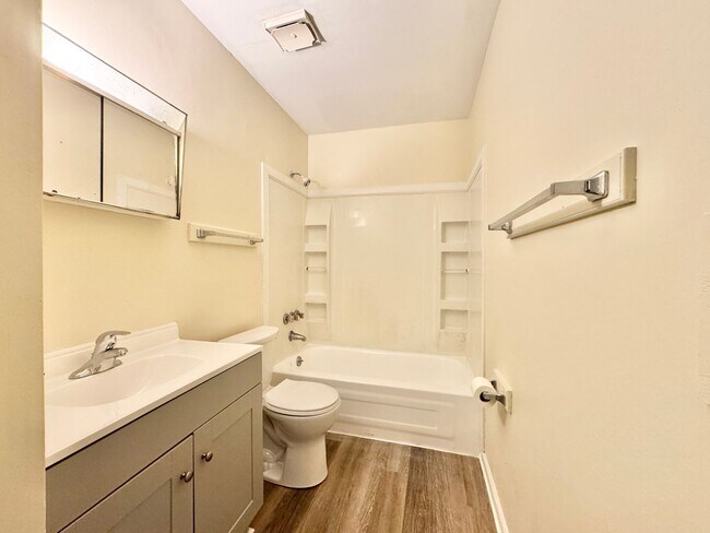 Building Photo - 3 BR Brick Home convenient to INT 85