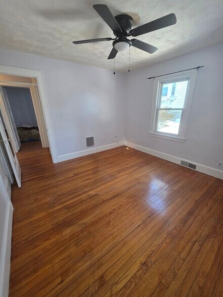 Building Photo - 19 Lakeview Ave