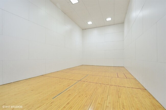 Building Photo - 211 E Ohio St