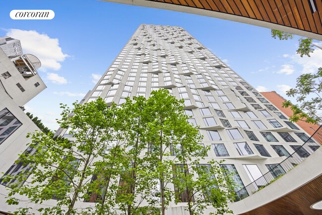 Building Photo - 11 Hoyt St