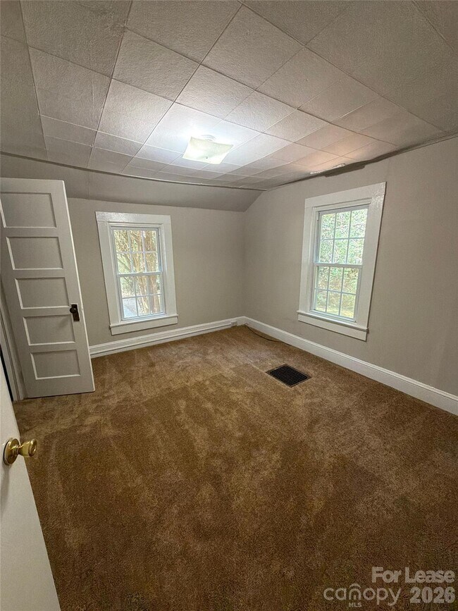 Building Photo - 3516 Eastway Dr