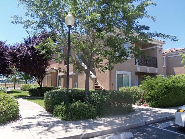 Primary Photo - Adorable Upstairs 1/1 Condo (North Natomas...