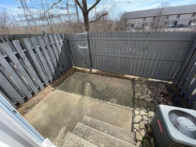 Building Photo - 5599 Longbow Ln