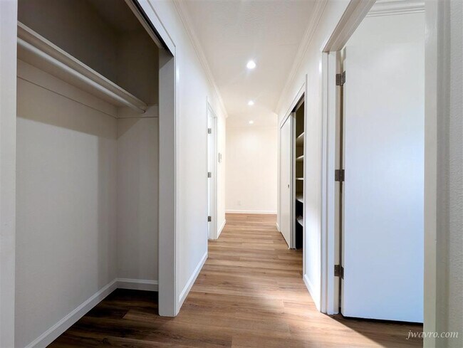 Building Photo - 3044 Franklin St