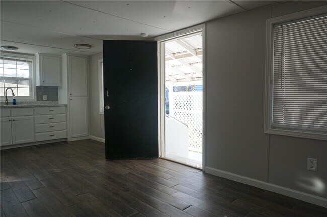 Building Photo - 8977 Gladewood