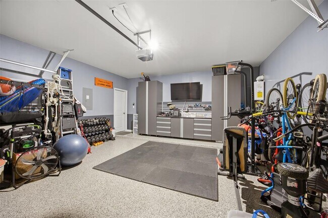 Building Photo - 904 View Dr