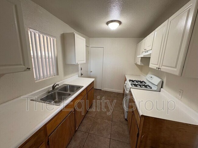 Building Photo - 829 Washington St