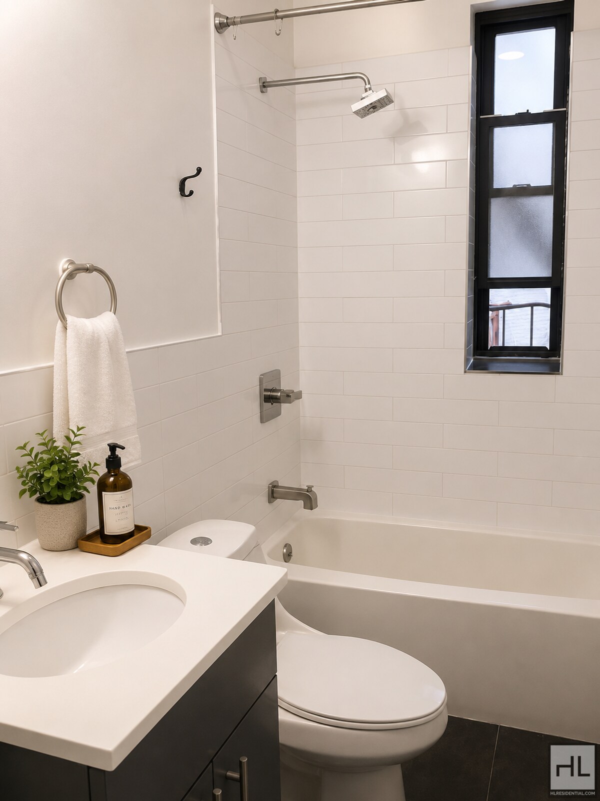 Building Photo - AVAILABLE AUGUST 1. / EASTERN PARKWAY 3-Bed Crown Heights