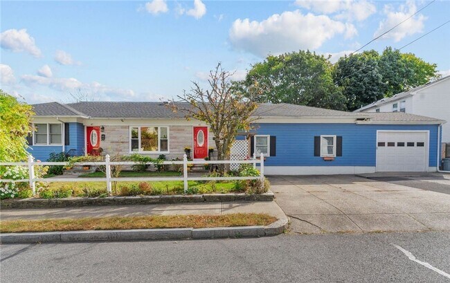 Building Photo - 45-47 Clym St