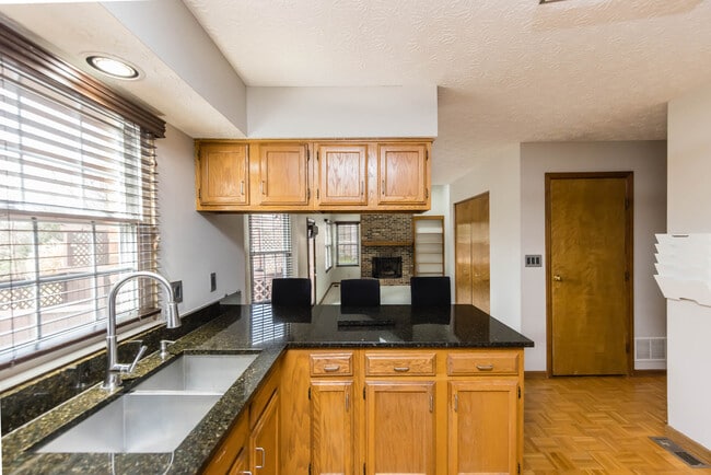 Building Photo - 6085 Tara Hill Dr