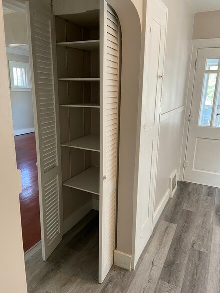 Building Photo - 7532 Jefferson Ave