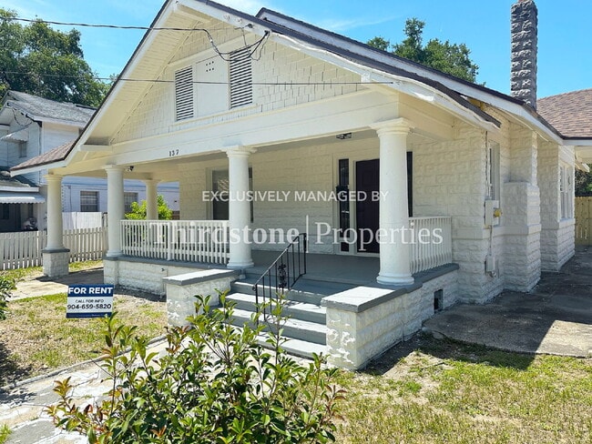 Building Photo - 137 W 18th St